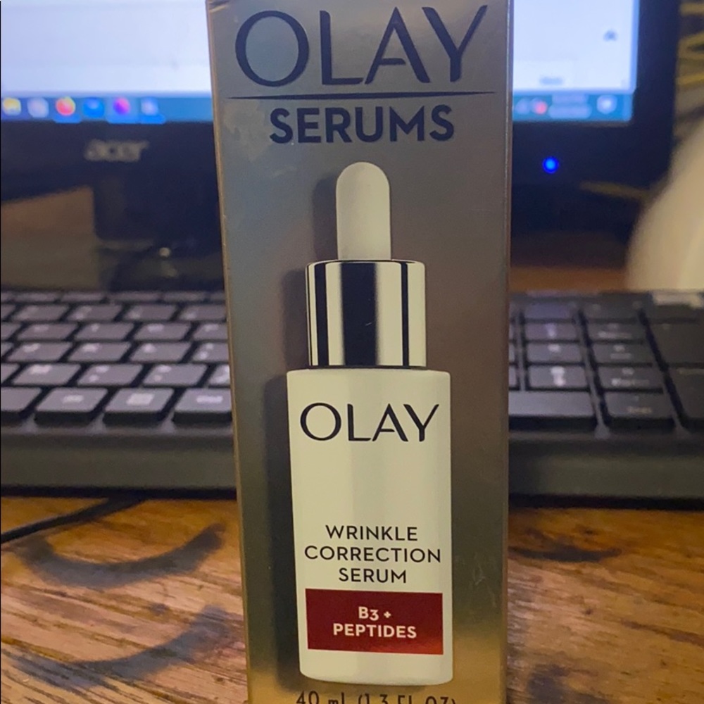 Olay SERUM WRINKLE CORRECTION VITAMIN B3+PEPTIDES